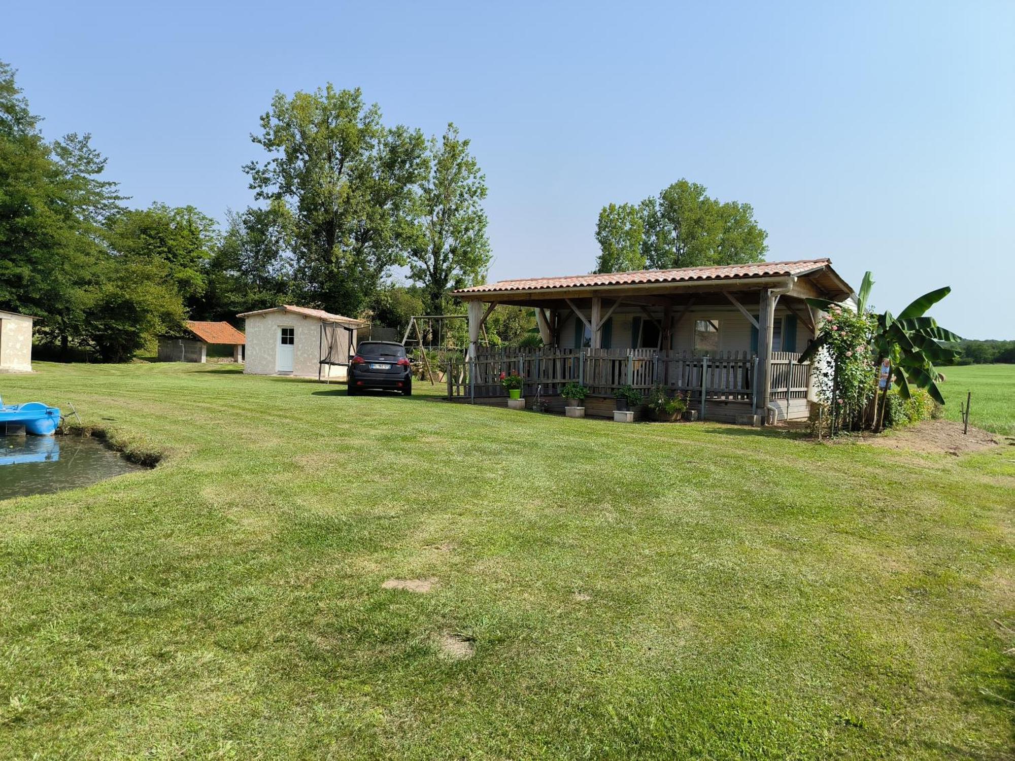 Etang Pre De La Font Hotel Cercles Bagian luar foto